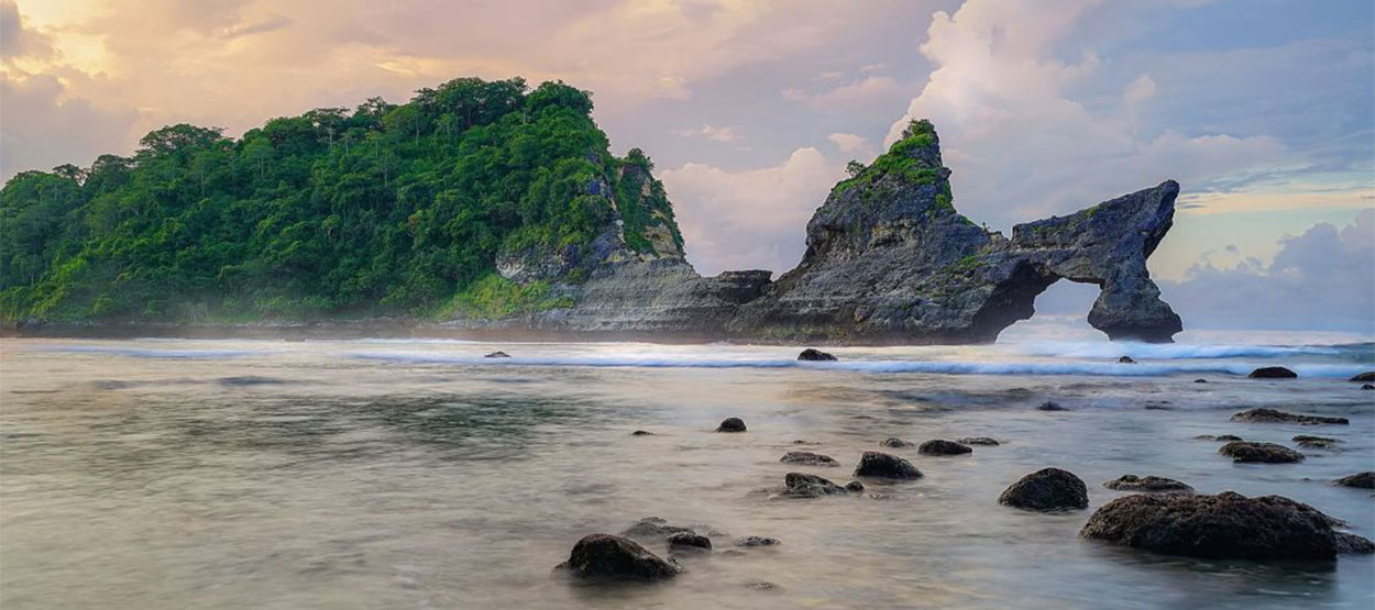 Read more about the article Atuh Beach: Explore Nusa Penida Hidden Gem